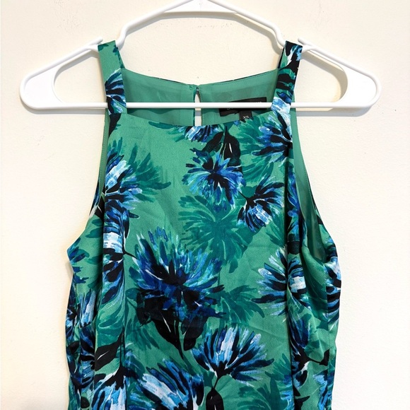 2/$30 Banana Republic - Green and Blue Floral/Tropical Sleeveless Blouse Top - Picture 3 of 7